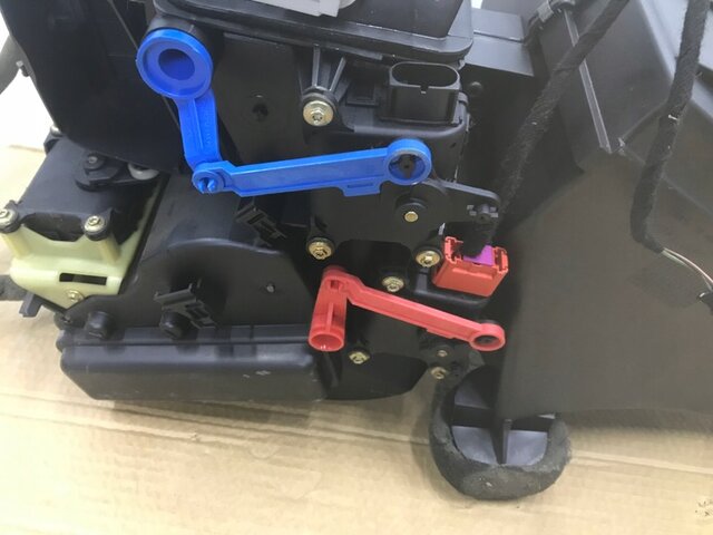 SERVOMOTEUR V70 & V68.jpg