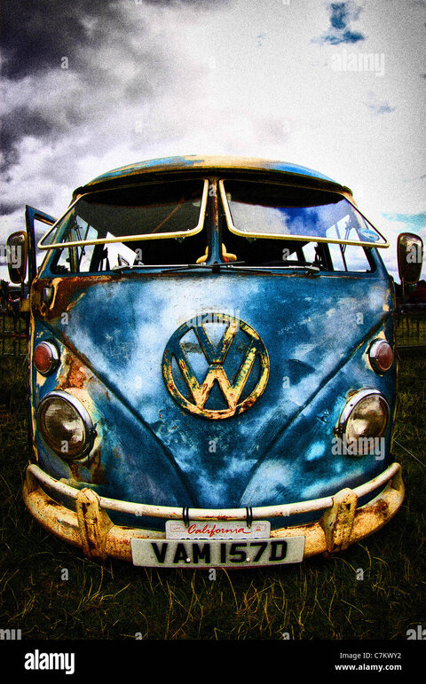 vieille-et-defraichie-van-volkswagen-combi-c7kwy2.jpg