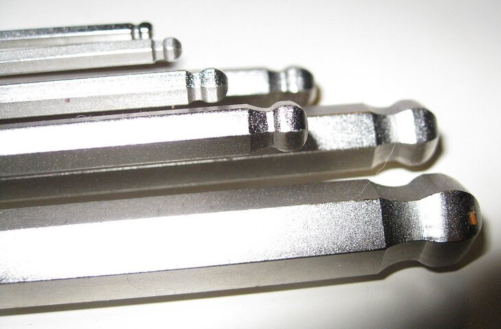 Allen_wrench_with_ball_end_1.jpg