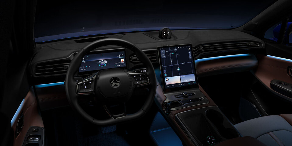 interior-hero-cockpit-dark-desktop.jpg
