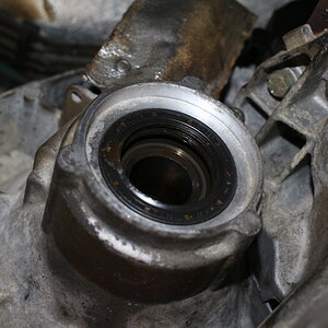 Media 'EXTRACTION TULIPE DROITE (4).JPG' in album 'REMPLACEMENT EMBRAYAGE SUR T4 2.5 TDI AM2002'
