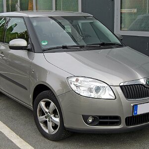 Skoda_Fabia_II_20090426_front.JPG