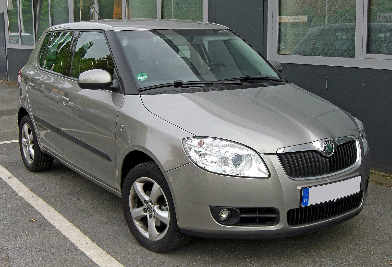 Skoda_Fabia_II_20090426_front.JPG
